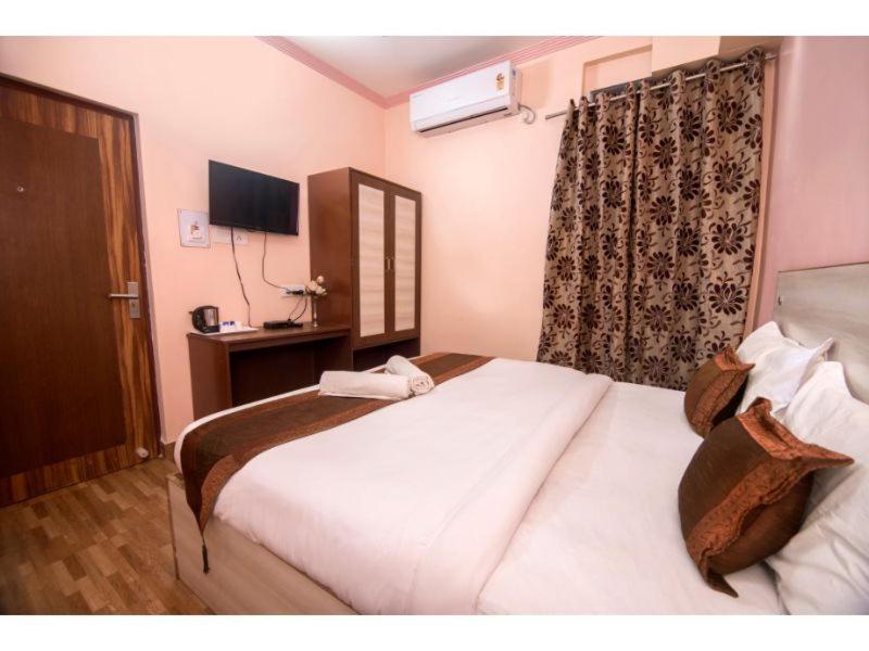 Hotel Bleue Mont Varanasi Exterior foto