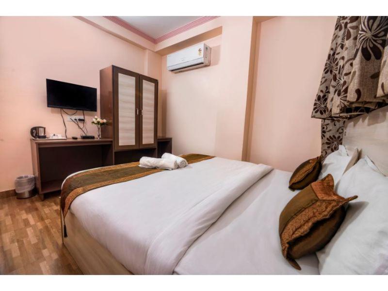 Hotel Bleue Mont Varanasi Exterior foto